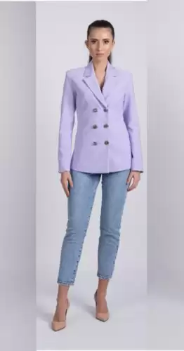 Sacou dama lila cambrat accesorizat cu nasturi metalici