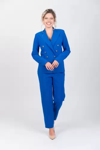 Sacou elegant cambrat prevazut cu doua randuri de nasturi si buzunare laterale