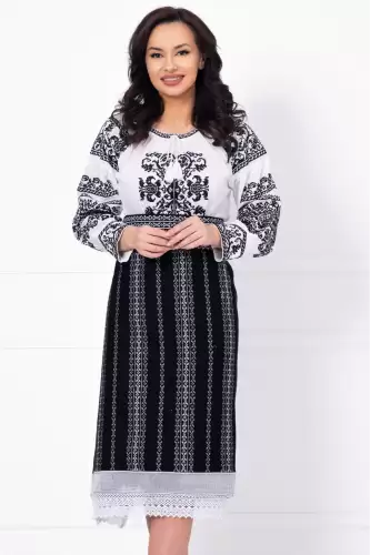 Set catrinta si brau traditional brodate cu fir argintiu