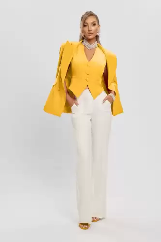 Set sacou galben si vesta cabrata cu nasturi