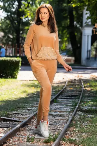 Trening dama din catifea Sparkle camel cu paiete asortate