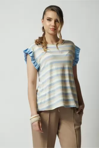 Tricou casual din viscoza bleu cu dungi bej si volanase la maneci