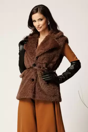 Vesta din blana maro cu rever si curea in talie