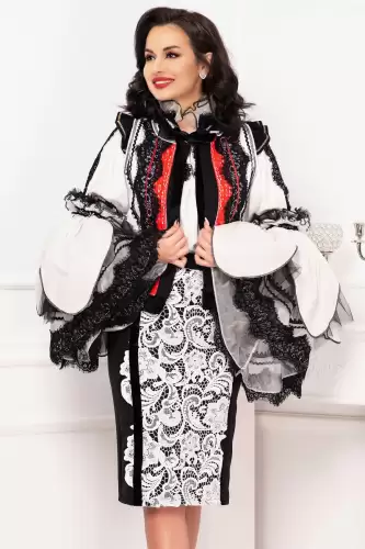 Vesta ecru cu volane la umeri si dantela aplicata